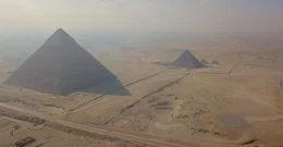 Die Pyramiden von Gizeh  Die Verwendung des sendungsbezogenen Materials ist nur mit dem Hinweis und Verlinkung auf RTL+ gestattet.