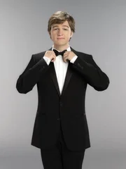 Jake Harper (Angus T. Jones)