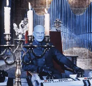 Der geniale Superverbrecher Fantomas (Jean Marais) bringt ganz Frankreich durcheinander. Mit immer neuen Tricks gelingt es ihm, die Polizei zu narren und immer wieder zu entkommen ...