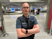 Nico Schneider arbeitet beim Zollamt am Frankfurter Flughafen. Nico Schneider arbeitet beim Zollamt am Frankfurter Flughafen.