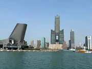 Kaohsiung an der Westküste Taiwans, drittgrößte Stadt und wichtigste Hafenstadt der Insel.