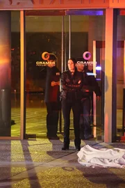 Um JJ aus den F&auml;ngen von Entf&uuml;hrern zu befreien, hat das Team Emily Prentiss (Paget Brewster) um Hilfe gebeten ...