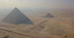 Die Pyramiden von Gizeh    +++ Die Verwendung des sendungsbezogenen Materials ist nur mit dem Hinweis und Verlinkung auf RTL+ gestattet. +++