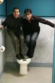 L-R: Alan Harper (Jon Cryer), Charlie Harper (Charlie Sheen).