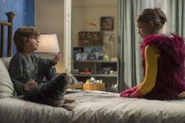 Auggie (Jacob Tremblay, l.); Via (Izabela Vidovic, r.)