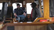 Kapitän Rick und Neuzugang Jacob im Steuerhaus der Aleutian Lady.