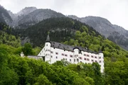 Au&szlig;enaufnahme vom Schloss Tratzberg zwischen Jenbach und Schwaz im Inntal