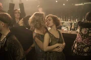 Babylon Berlin Staffel 3 Folge 4 Kurze Momente des Glücks: Caro Cult als Vera, Liv Lisa Fries als Charlotte Ritter