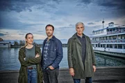 Das Ermittlertrio von "Der Kommissar und der See": Annika Wagner (Nurit Hirschfeld, l.), Martin Keller (Dominik Maringer, M.) und Robert Anders (Walter Sittler, r.) Das Ermittlertrio von "Der Kommissar und der See": Annika Wagner (Nurit Hirschfeld, l.), Martin Keller (Dominik Maringer, M.) und Robert Anders (Walter Sittler, r.)