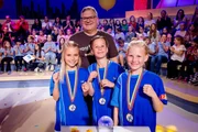 Das blaue Rateteam aus Hamburg/Deutschland freut sich über einen aufregenden Tag. Das blaue Rateteam aus Hamburg/Deutschland freut sich über einen aufregenden Tag.