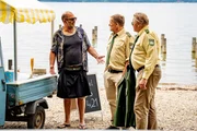 Hubert (Christian Tramitz, m.) und Girwidz (Michael Brandner) entdecken Yazid (Hannes Ringlstetter, l.) beim Eisverkauf. Hubert (Christian Tramitz, m.) und Girwidz (Michael Brandner) entdecken Yazid (Hannes Ringlstetter, l.) beim Eisverkauf.
