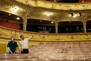 Kulturplatz - Unterwegs an der Oper Zürich. Moderator Nino Gadient und Intendant Matthias Schulz in der Oper Zürich.