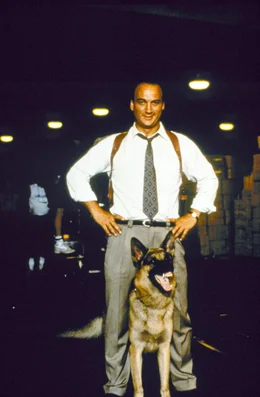 James Belushi (Mike Dooley).