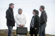 Jimmy Perez (Douglas Henshall) Tochter Cassie (Erin Armstrong) stellt ihrem Vater ihren neuen Freund Edison (Benjamin Cawley) vor. Jimmy Perez (Douglas Henshall) Tochter Cassie (Erin Armstrong) stellt ihrem Vater ihren neuen Freund Edison (Benjamin Cawley) vor.