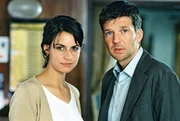 Die Situation ger&auml;t immer mehr au&szlig;er Kontrolle. Maria (Liane Forestieri, l.) und Jan (Kai Wiesinger, r.) empfinden mehr f&uuml;reinander, als sie zugeben wollen ...