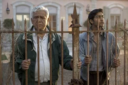 L-R: Papa (Om Puri), Hassan (Manish Dayal)