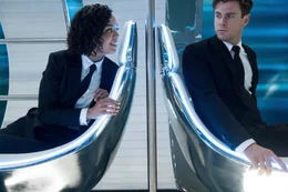 Kurz nach dem sie sich in der Zentrale der MiB  kennen gelernt haben, wartet ein gemeinsamer Auftrag auf Neuling Agent M (Tessa Thompson) und Agent H (Chris Hemsworth).