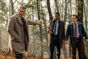 L-R: Benoit Blanc (Daniel Craig), Lt. Elliott (Lakeith Stanfield), Trooper Wagner (Noah Segan).