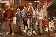 Von links: Titus (Robert Stadlober), Dr. Eckhart (Christina Große), Margarete (Swetlana Schönfeld), Gmeiner (Rainer Reiners), Haschim (Omar El-Saeidi) und Jördis (Nadja Bobyleva).