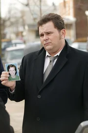 Die Ermittlungen im aktuellen Fall führen Det. Nick Vera (Jeremy Ratchford) und sein Team in die Päderasten- und Kinderporno-Szene ...