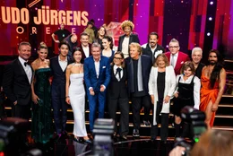 Von links, vorne: Jasmin J&uuml;rgens, John J&uuml;rgens, Jenny J&uuml;rgens, Howard Carpendale, Wencke Myhre und Annett Louisan; hinten: Moderator Sasha, Moderatorin Michelle Hunziker, Dennis J&uuml;rgens, Thomas Anders, Vanessa Mai, Aurora Hunziker-Ramazzotti, Arabella Kiesbauer, Adel Tawil, G&ouml;tz Alsmann, Michael Mittermaier und Conchita Wurst.