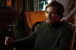 Walt Thrombey (Michael Shannon).