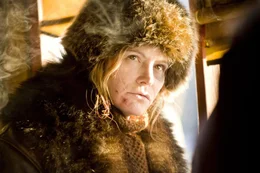 Daisy Domergue (Jennifer Jason Leigh)