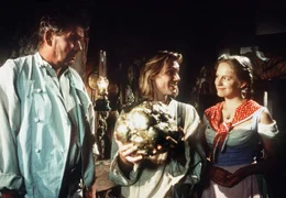Sieben Lehrjahre in der M&uuml;hle sind genug: Hans (Andreas Bieber, Mitte) will wieder nach Hause. Nur ungern lassen ihn der M&uuml;ller (G&uuml;nter Naumann, links) und die M&uuml;llerstochter (Marlene Meyer-Dunker) ziehen.