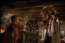 L-R: Marty McFly (Michael J. Fox) und Dr. Emmett Brown (Christopher Lloyd)