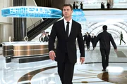 Agent H (Chris Hemsworth).