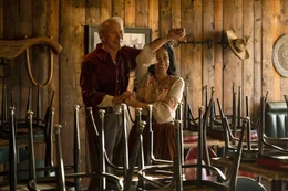 Am Knochen gereifter Charme: Clint Eastwood als Mike Milo, Natalia Traven als Marta