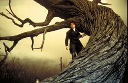 Gendarm Ichabod Crane (Johnny Depp, M.) glaubt nicht an Hokuspokus wie der Dorfmagistrat, aber vielleicht ist doch etwas dran an den Geschichten &uuml;ber den kopflosen Reiter?