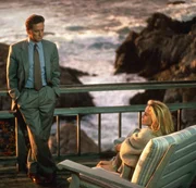 Detective Nick Curran (Michael Douglas, l.) Catherine Tramell (Sharon Stone, r.)