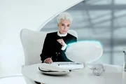 Agent O (Emma Thompson).