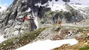 Fuer seine Einsaetze im Hochgebirge verwendet Peter Schwitter einen Helikopter