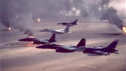Amerikanische Kampfjets beherrschen bei der "Operation Desert Storm" den Luftraum und fliegen Angriffe auf irakische Stellungen und Infrastruktur.