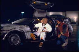 L-R: Doc Brown (Christopher Lloyd) und Marty (Michael J. Fox)