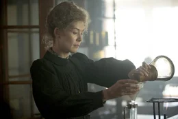 Marie Curie (Rosamund Pike)