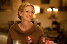 Macht sie sich auf die Suche nach sich selbst und findet die wahre Liebe: Liz Gilbert (Julia Roberts) ...