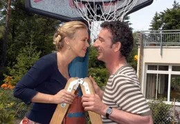 Endlich ziehen Frank (Heio von Stetten) und Marlene (Tina Ruland) an einem Strang.