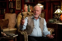 Harlan Thrombey (Christopher Plummer)