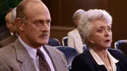 Russell Greene (Gerald McRaney) und seine Mutter Hattie (Celeste Holm), v.l. Russell Greene (Gerald McRaney) und seine Mutter Hattie (Celeste Holm), v.l.