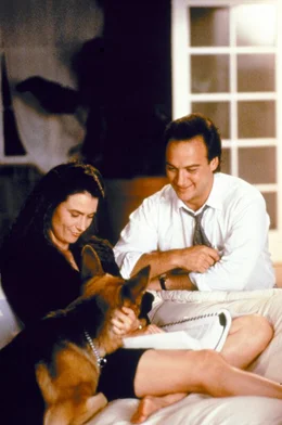 Dooley (James Belushi) und seine Partnerin Tracy (Mel Harris), die sich gut mit Dooleys vierbeinigem neuen Partner Jerry Lee versteht.