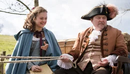Auf seiner Reise begegnet Hans immer wieder der Kaufmannstochter Elisabeth (Michelle Barthel) und ihrem Vater (Gustav Peter W&ouml;hler).
