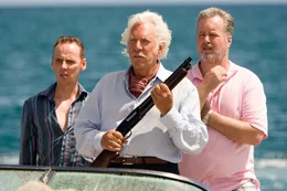 Nigel Honeycutt (Donald Sutherland, M.) und seine Helfer Alfonz (Ewen Bremner, l.) und Moe Fitch (Ray Winstone, r.) m&uuml;ssen entsetzt zur Kenntnis nehmen, dass sie und Benjamin nicht die Einzigen sind, die den Schatz bergen wollen ...