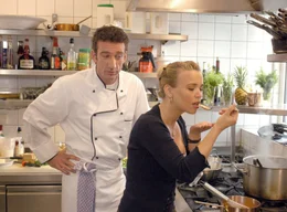 Marlene (Tina Ruland) testet Franks (Heio von Stetten) Kochk&uuml;nste.