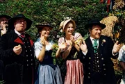 "In Liebe vereint", Nach der Novelle "Romeo und Julia auf dem Dorfe" von Gottfried KellerVreni und Sali sind f&uuml;r einander bestimmt. Doch ein folgenschwerer Streit ihrer V&auml;ter um einen Acker rei&szlig;t die Liebenden auseinander. Erst als beide Familien zugrunde gegangen sind, scheint es f&uuml;r Vreni und Sali eine Chance zu geben, ihre Liebe zu leben - und sei es auch nur f&uuml;r eine Nacht......Im Bild (v.li.): Armin Rohde, Isabel Karajan, Claudia Messner, Wolfram Berger.  SENDUNG: 3sat - SA - 09.01.2021 - 16:00 UHR. - Veroeffentlichung fuer Pressezwecke honorarfrei ausschliesslich im Zusammenhang mit oben genannter Sendung oder Veranstaltung des ORF bei Urhebernennung.