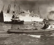 1930er- KdF-Schiff 'Milwaukee' am Hapag-Schuppen, Hamburg