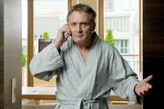 Bernhard Schir (Frank).