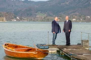 Richard Voss (Jan-Gregor Kremp, l.) befragt den Unternehmer Oskar Schaller (August Zirner, r.). Eine seiner ehemaligen Mitarbeiterinnen wurde tot aufgefunden. Richard Voss (Jan-Gregor Kremp, l.) befragt den Unternehmer Oskar Schaller (August Zirner, r.). Eine seiner ehemaligen Mitarbeiterinnen wurde tot aufgefunden.